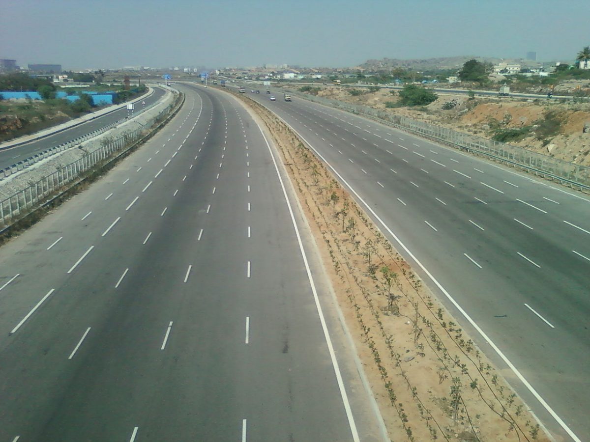 NHAI eyes Rs 5,000 crore from roads bidding
