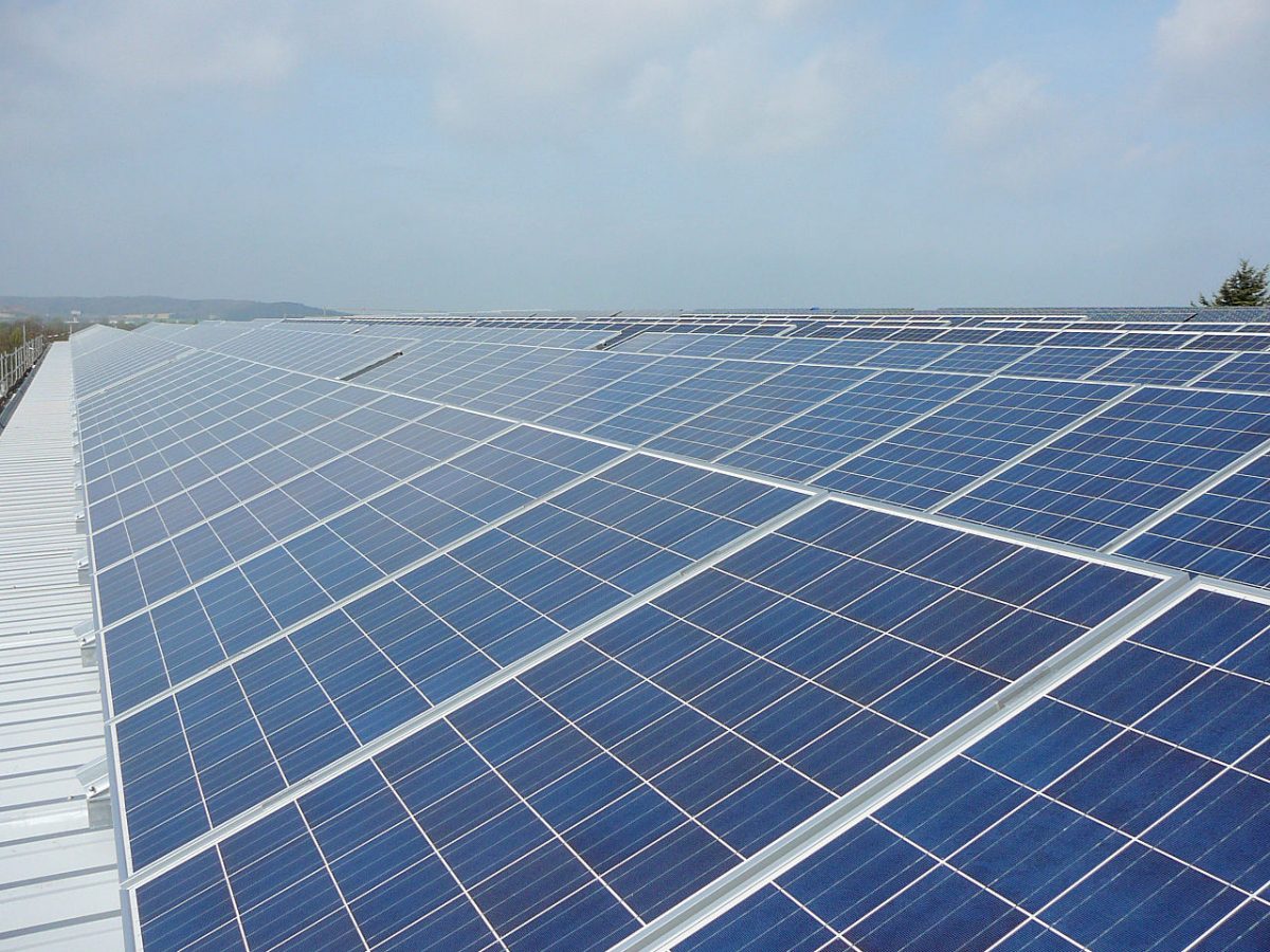 EESL and govt of Maharashtra explore installing solar rooftops in 5,000 energy efficient public buildings