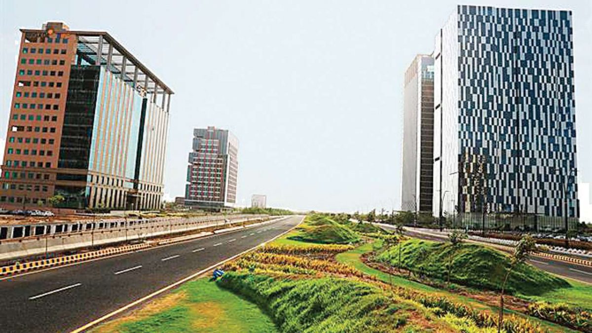 Gift City, Gujarat, India. 20th Mar, 2017. 20 March 2017 - GIFT city,  India.Construction of Towers in progress at the GIFT city to House Companies  involved in the Financial sector. Credit: Subhash