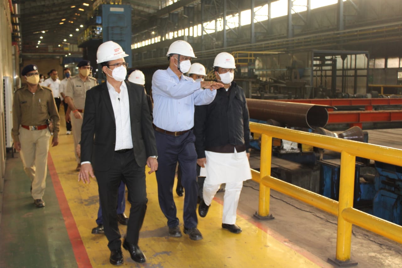 Minister of Steel apprised about AM/NS India’s expansion plans during