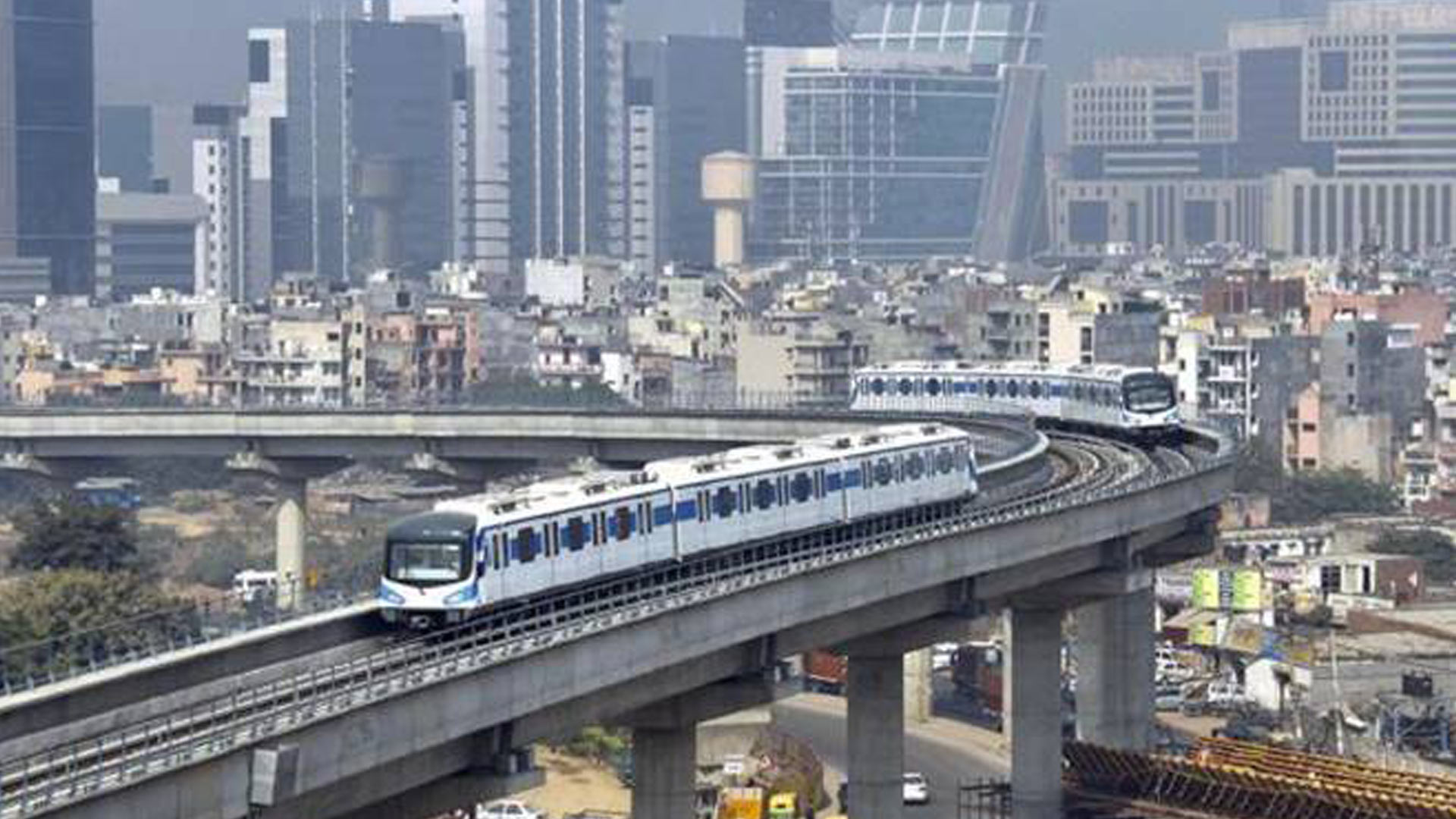 DLF sells 9 acre land to American Express for Rs 300 crore